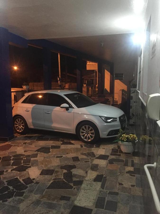 Pousada Vitoria Bed & Breakfast Ubatuba Bagian luar foto